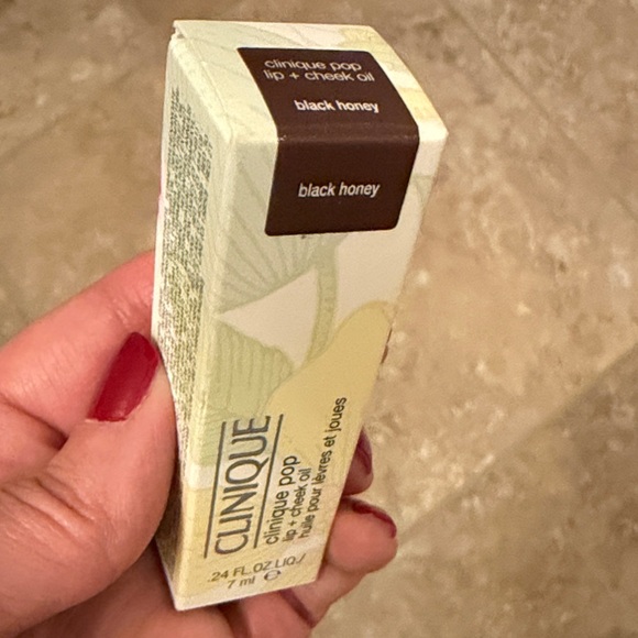 Clinique Pop Lip + Cheek Oil in Black Honey - Picture 5 of 5